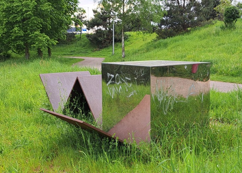 Kubus met uitslag, Gerard Walraeven, Westerpark (mei 2026)