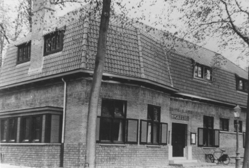 Politiepost, Sloetstraat 14, 1920 (F28589 RAN)