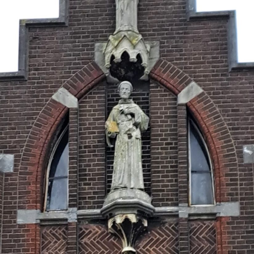 Beeld St Franciscus, Klooster van de Zusters Franciscanessen van de Heilige Familie, Van Oldenbarneveltstraat Bottendaal (januari 2026)