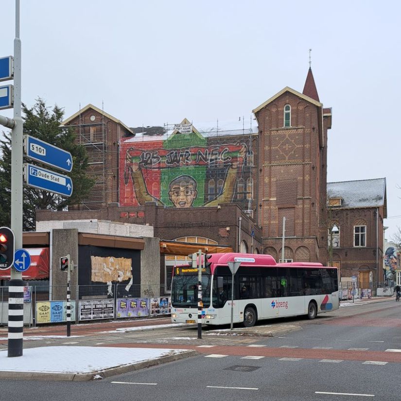 Kolpinghuis, januari 2026 is een grote verbouwing aan de gang. Ter ere van het 125-jarig bestaan van NEC is er een spandoek opgehangen (januari 2026)