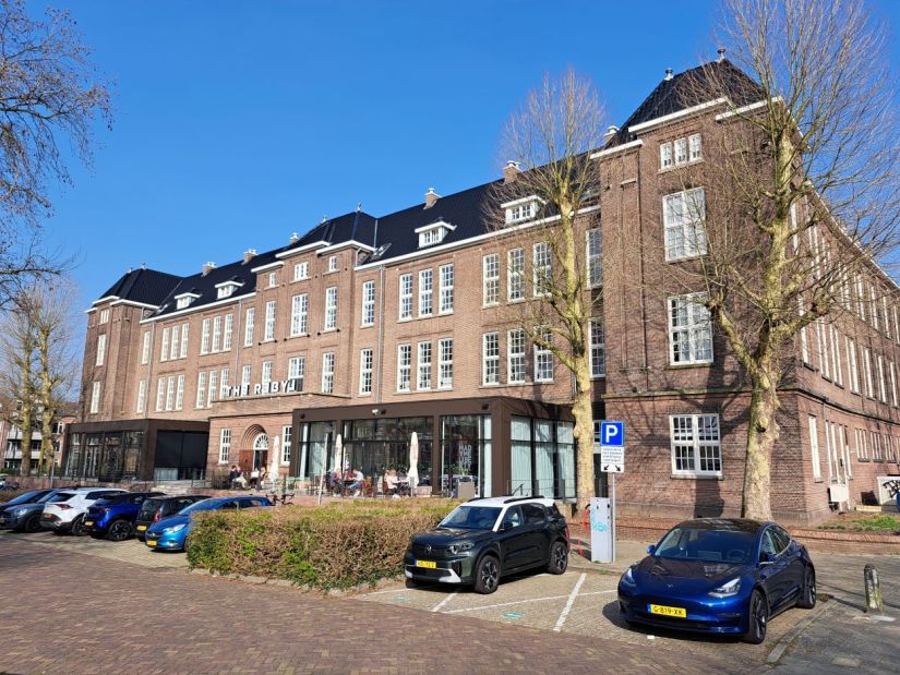 Middelbare Meisjesschool later Hogere Burgerschool, Julianaplein (maart 2026)