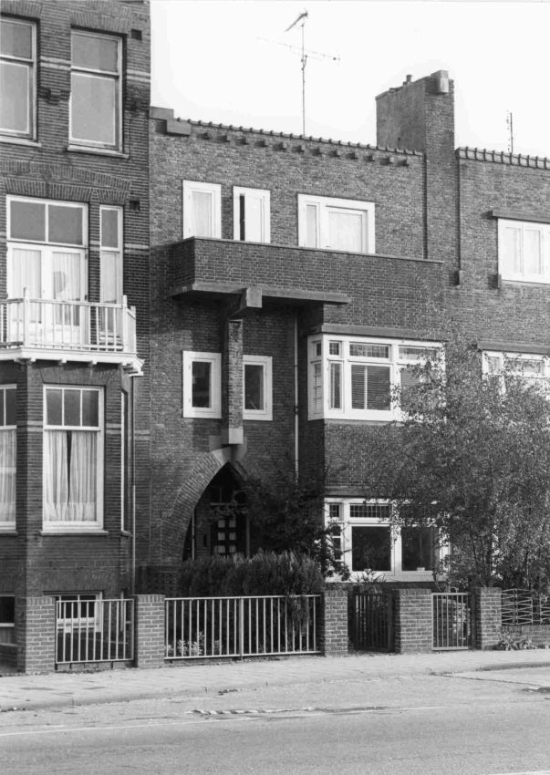 St. Annastraat (externe informatie) 209 - 211 - Heijendaal, 1989 (Anton van Roekel via F27607 RAN CCBYSA)