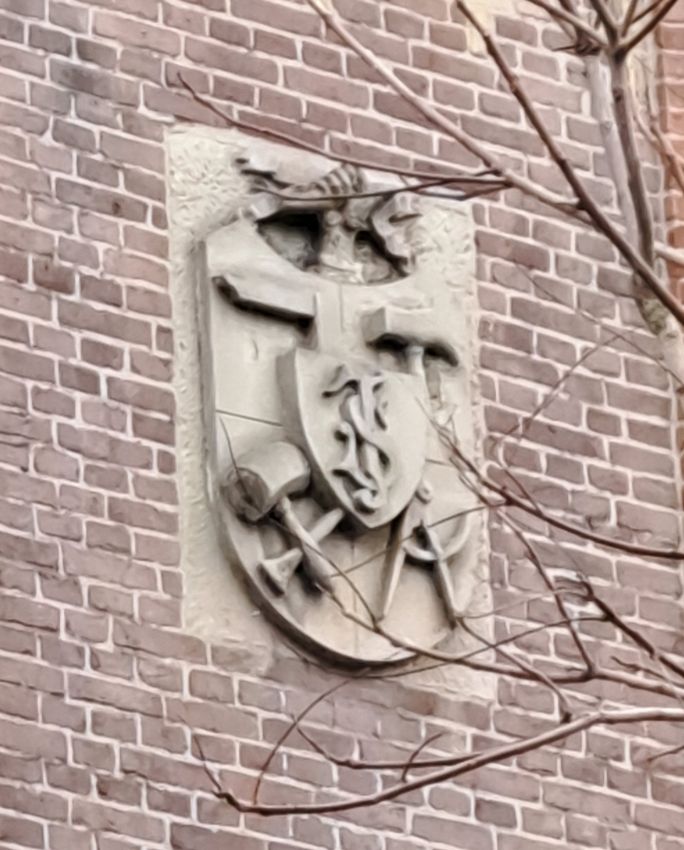 Wapen op Kolpinghuis (januari 2026)