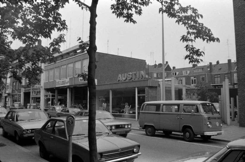 Garage de Vos: De Mariënburgsestraat op 25 mei 1984 (Ber van Haren via KN13367-48 RAN CC0 Auteursrechthouder: Gemeente Nijmegen)