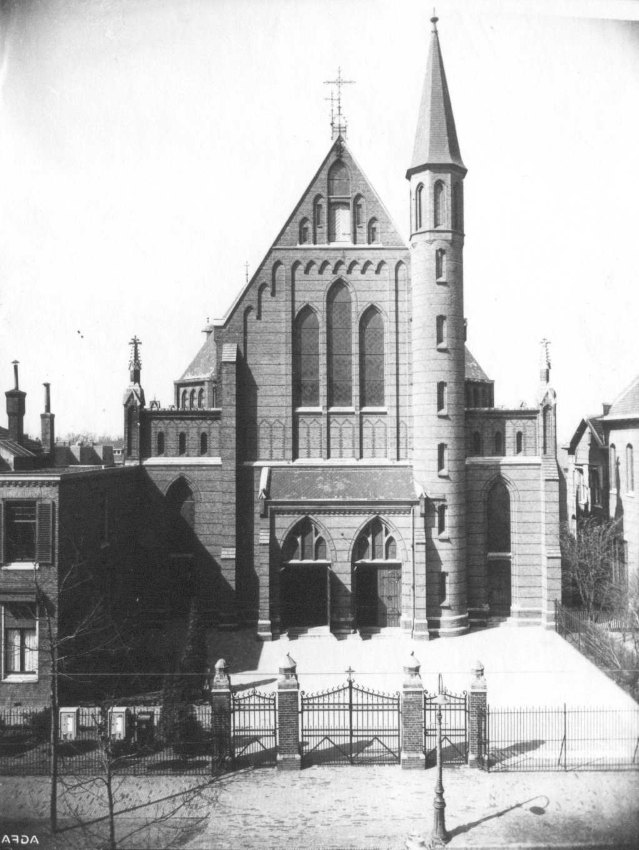 De Kerk van het Heilig Hart, Krayenhofflaan Biezen, 1905  (F67010 RAN)