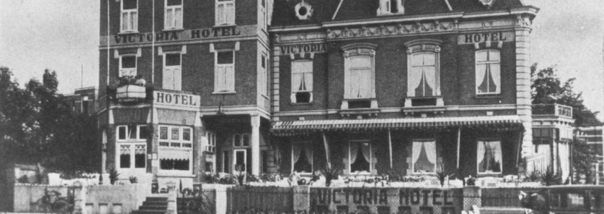 Hotel "Victoria", verwoest bij het bombardement van 22 februari 1944, 1930 (F32629 RAN)