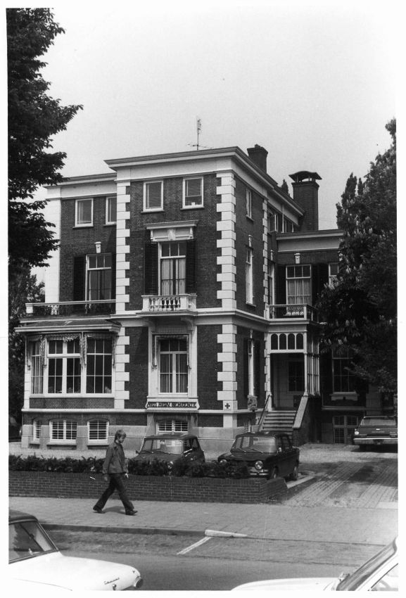 Het pand van de Diaconie van de Nederlands Hervormde Gemeente, 1972 (Evert F. van der Grinten via F78782 RAN CCBYSA tevens Auteursrechthouder)