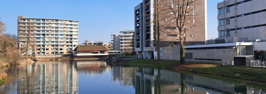 Vijver hoek Archipelstraat Molukkenstraat: links OBG (maart 2026)