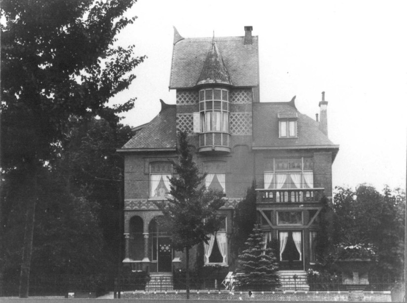 Chaletachtig Landhuis, dat tot 1942 bewoond is geweest door de familie Abram van den Bergh-Knurr, directeur Bergoss Oss, 1930 (F21628 RAN)