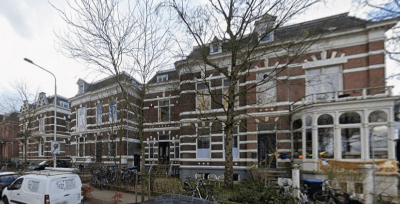 Van Oldenbarneveltstraat oa 79 en 81, afgaande op het uiterlijk dezelfde ontwerper(?) (Google Streetview)
