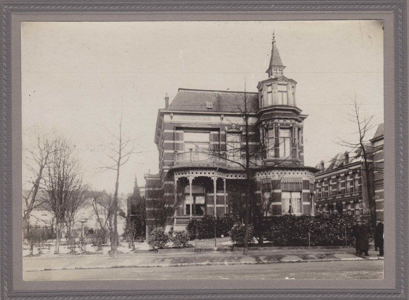 Pand dat het echtpaar Van Rosendael-Bakkers (vgl. F9247 en F9248) heeft laten bouwen, Berg en Dalseweg 47, 1900-1910 (F9243 RAN)