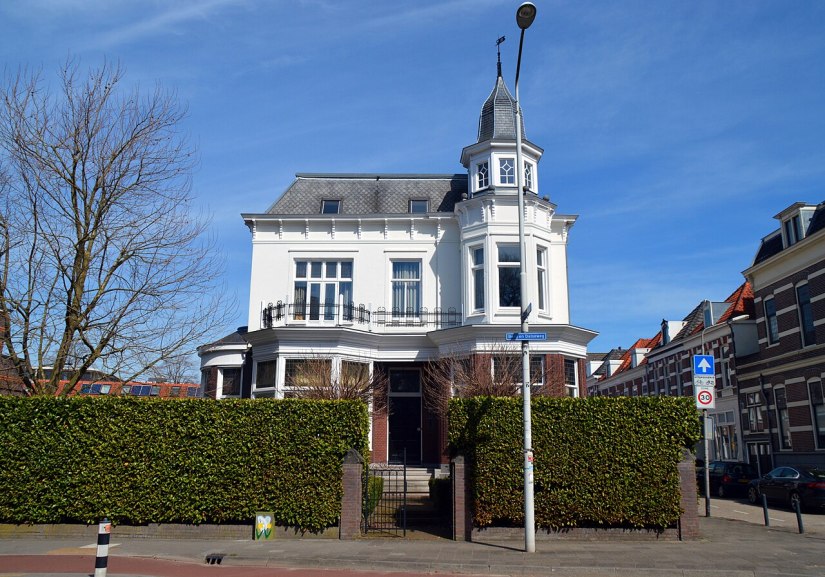Berg en Dalseweg 47, bouwjaar 1888, april 2018 (Roger Veringmeier via Wikimedia Commons CCBYSA) https://nl.wikipedia.org/wiki/Bestand:Berg_en_Dalseweg_47_Nijmegen_Villa_bouwjaar_1888.jpg