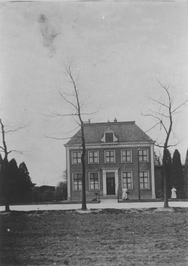 De Pastorie van de St. Antonius Abtkerk, Dennenstraat 121, 1915 (F14801 RAN)