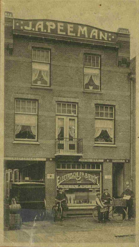 Gezicht op het pand van de firma J.A. Peeman, Waldeck Pyrmontsingel Altrade, 1920 (F2894 RAN) 