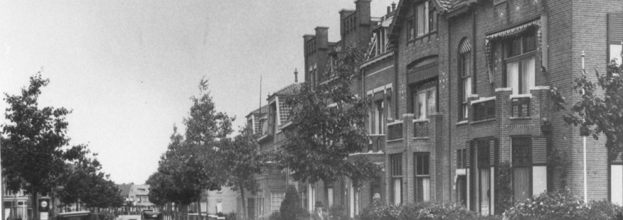 Rembrandtstraat: Het gezicht vanuit de Mesdagstraat, in de richting van de Heydenrijckstraat; een reproductiec, 1925 (F17226 RAN)