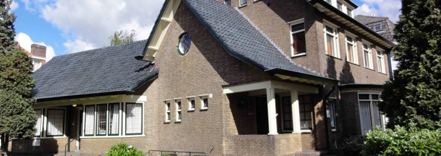 Woonhuis op de hoek met de Reestraat, ontworpen in 1938 door Charles Estourgie Junior i.o.v. Dokter Vermeer. Rijksmonument 523018, zijaanzicht, St. Annastraat 244, 2010 (Henk van Gaal via DF906 RAN CC0)