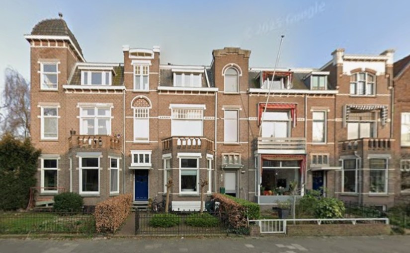 Timorstraat 11 en Javastraat 21, 23, 25, maart 2025 (Google Streetview)