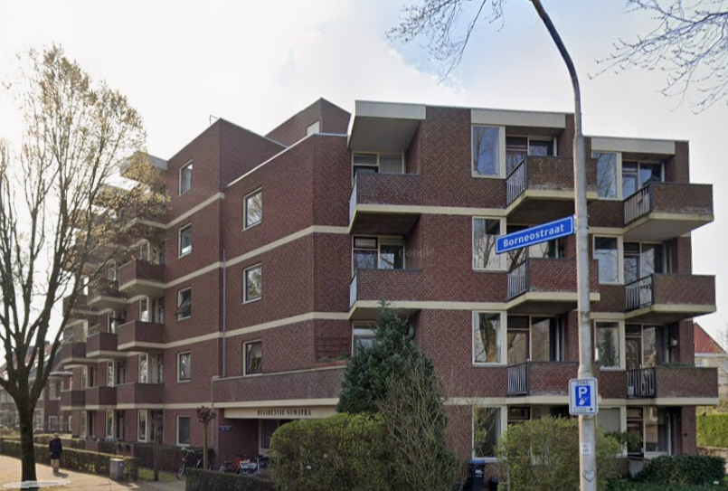 Appartementencomplex Residentie Sumatra, Sumatraplein, hoek Borneostraat, maart 2025 (Google Streetview)