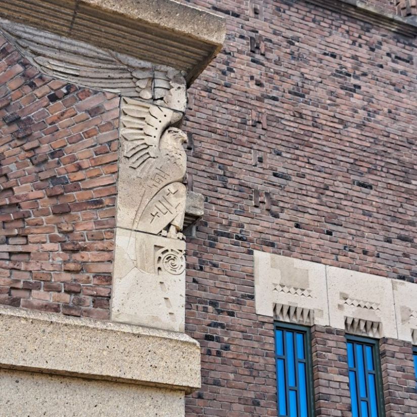 Beeld roofvogel, Museum Kam (augustus 2026)