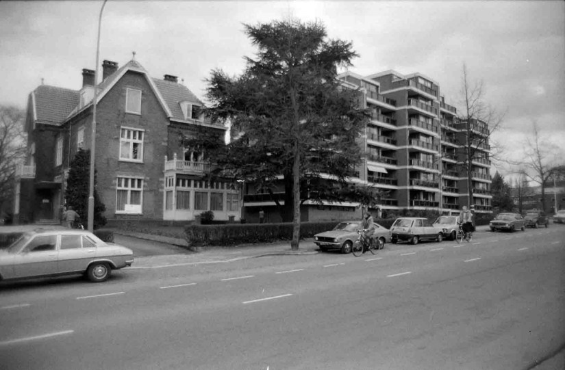 Berg en Dalseweg met Huygensflat, maart 1982 (Ber van Haren via KN13512-19 RAN CC0 Auteursrechthouder: Gemeente Nijmegen)