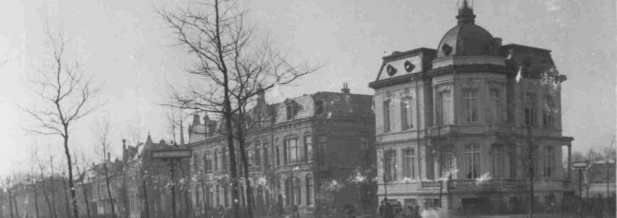 Monumentale villa mogelijk ontworpen door L.H. Verbrugge en gebouwd in de jaren 1890/91 op de hoek (verlengde) St. Jorisstraat Canisiussingel (rechts); in 1896 werd het adres mr. Franckenstraat 2. Op 9 november opent, na een omvangrijke verbouwing onder andere een aanbouw links van het pand, H.E Span de banketbakkerij "Keizer Karel" met lunchroom en terras in het ronde gedeelte. In 1933 vestigt zich in de aanbouw een filiaal van bloemensalon "Corona" in de Bisschop Hamerstraat. Tijdens de bevrijding van de stad wordt het pand en de naastliggende huizen verwoest, Mr. Franckenstraat 2 Hunnerberg, 1895-1900 (F5503 RAN)