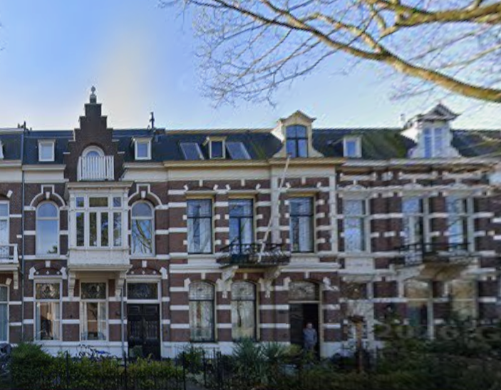 Graadt van Roggenstraat 16, 18 en 20 (van rechts naar links), maart 2025 (Google Streetview)