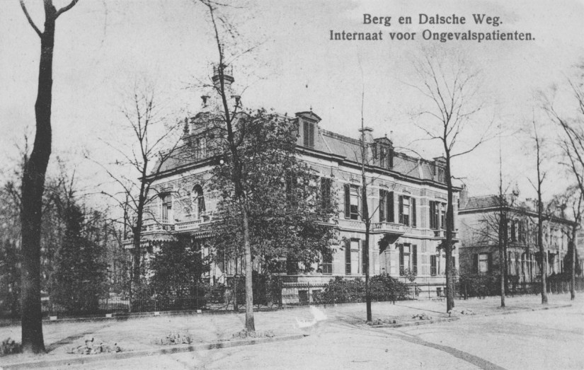 Internaat voor ongevalspatiënten; later werd hier Hotel Pays Bas gevestigd, Berg en Dalseweg 1 Hunnerberg, 1920 (Uitg. La Rivière & Voorhoeve (LRV), Zwolle via F12656 RAN)