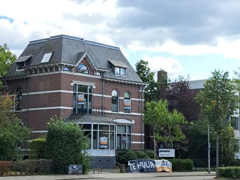 St. Canisiussingel 1: van Villa Rust tot&nbsp;bank