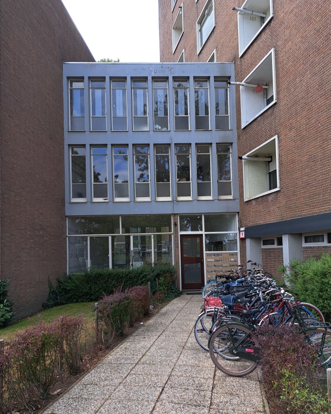 Ingang flat hoek St. Canisiussingel - Mr. Franckenstraat Hunnerberg (augustus 2026)