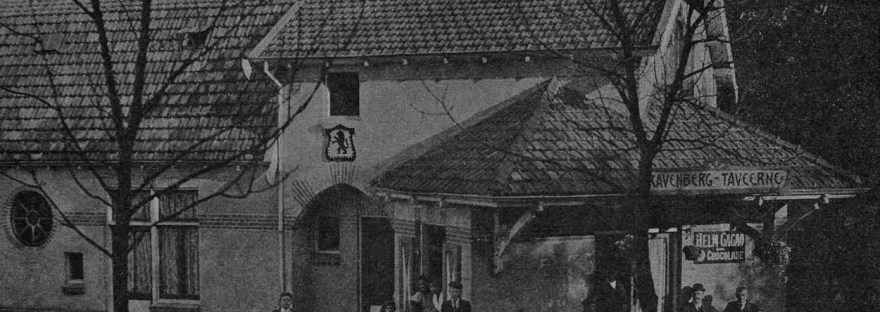 Ravenberg Taveerne, van Hendrikus Merkus (Rechts op de foto), 1910 (P.A. Geurts Boek- en Kunstdrukkerij, Nijmegen via F72294 RAN)